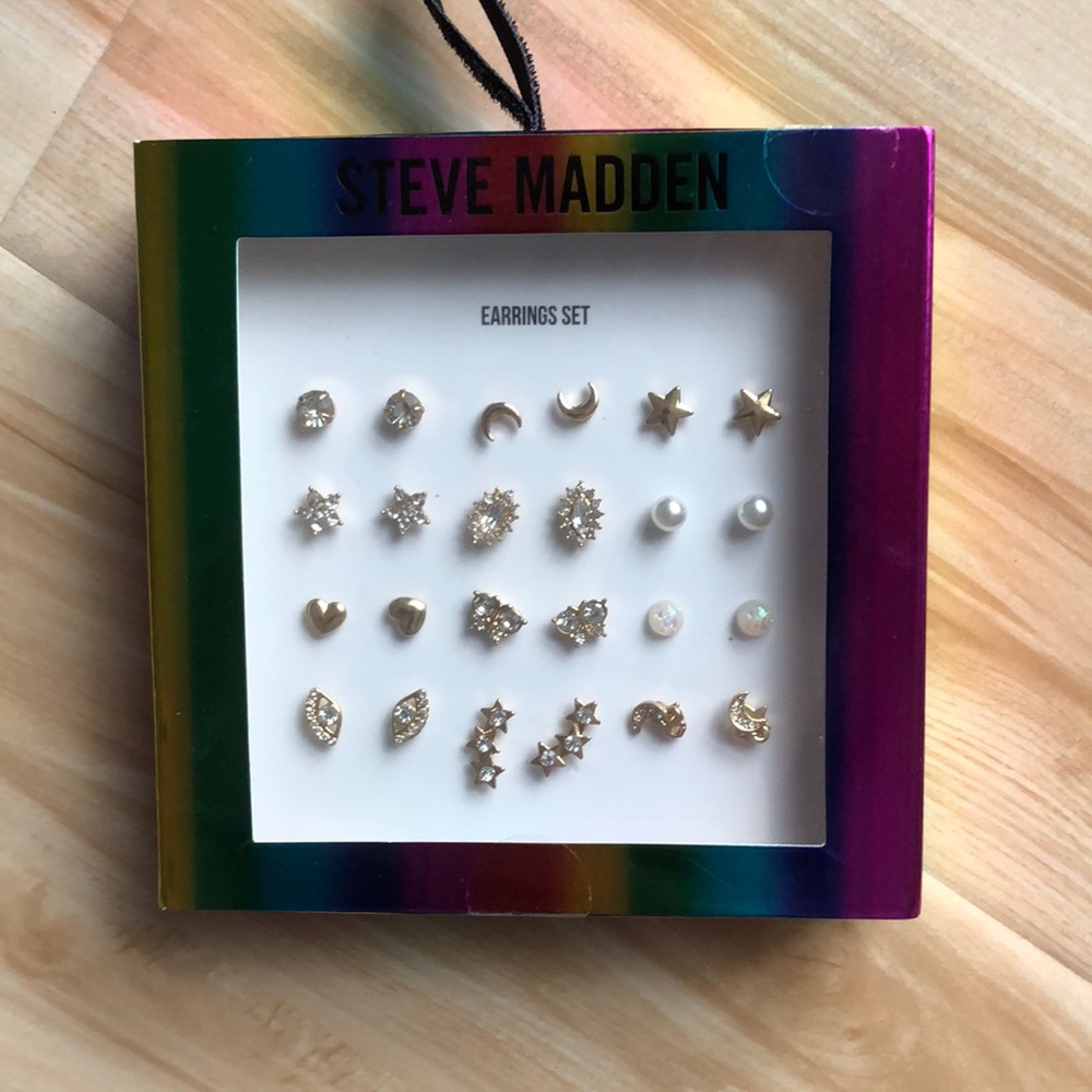Steve Madden earring set